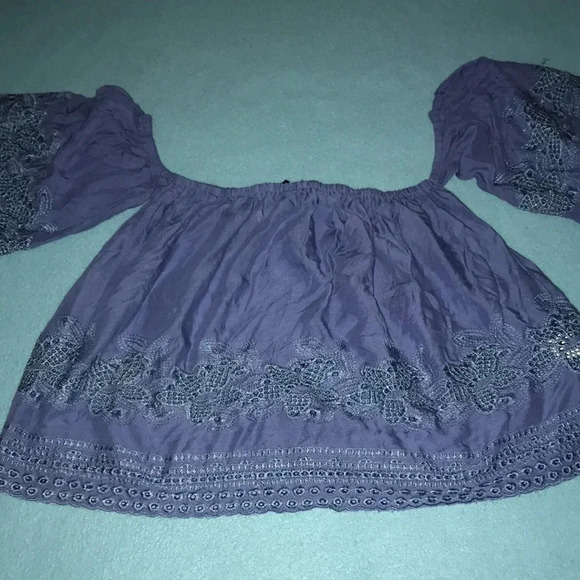 QED LONDON embroidered eyelet bell sleeves off shoulder or not blue NEW size S - Picture 2 of 7